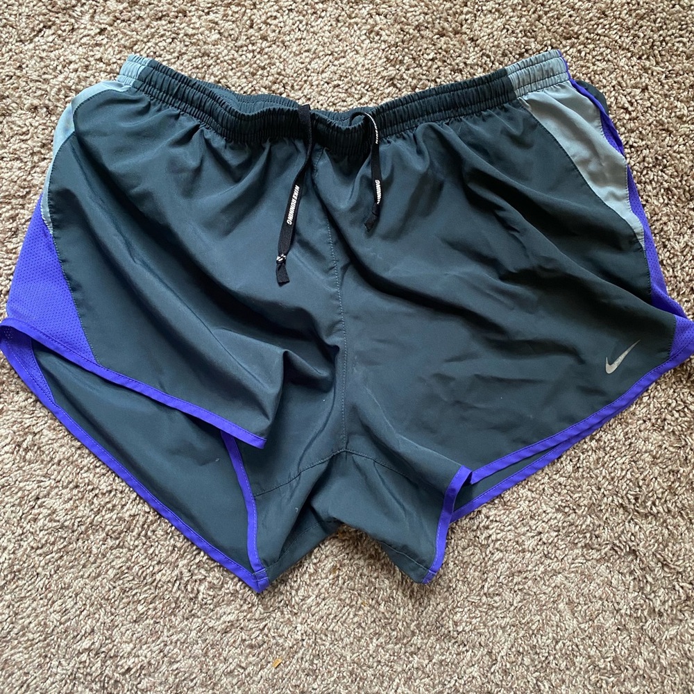 Nike Women’s Running Tempo Drifit shorts reflective Large